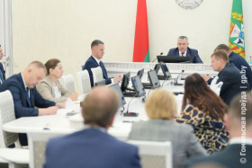 Каждый комбайн должен быть в строю: в облисполкоме обсудили готовность региона к уборочной кампании