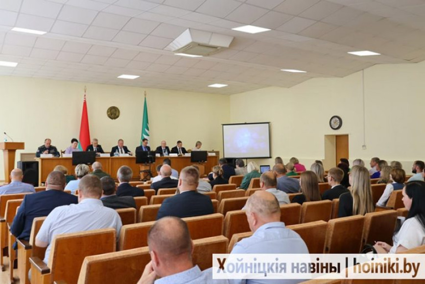 Ход заготовки кормов и готовность к уборке зерновых обсудили на заседании районного исполнительного комитета