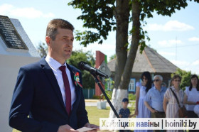 Торжественный митинг, посвящённый главному государственному празднику, открыл череду праздничных мероприятий в Хойниках