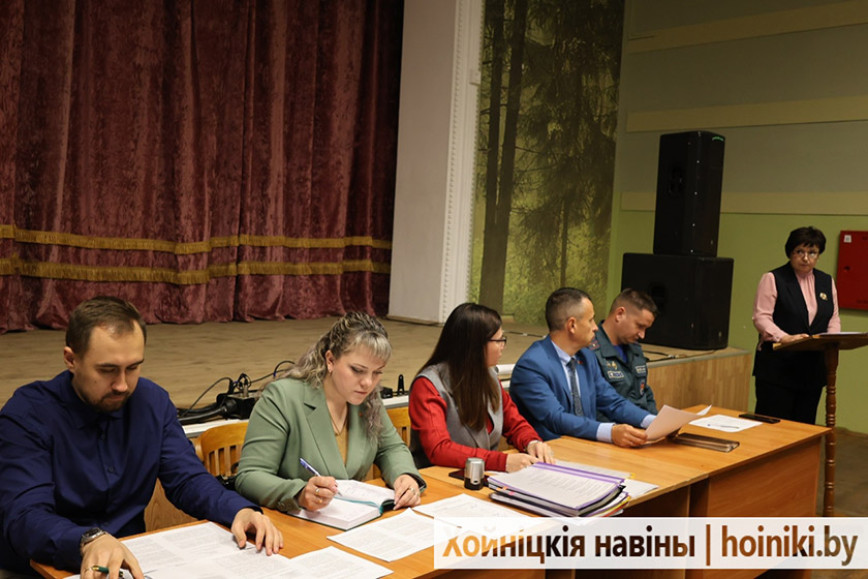 В Хойниках состоялось заседание комиссии по делам несовершеннолетних под руководством заместителя председателя КДН райисполкома Людмилы Кирченко