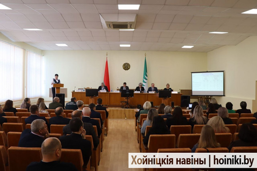 В Хойниках состоялось заседание исполнительного комитета под председательством Дмитрия Шпигановича