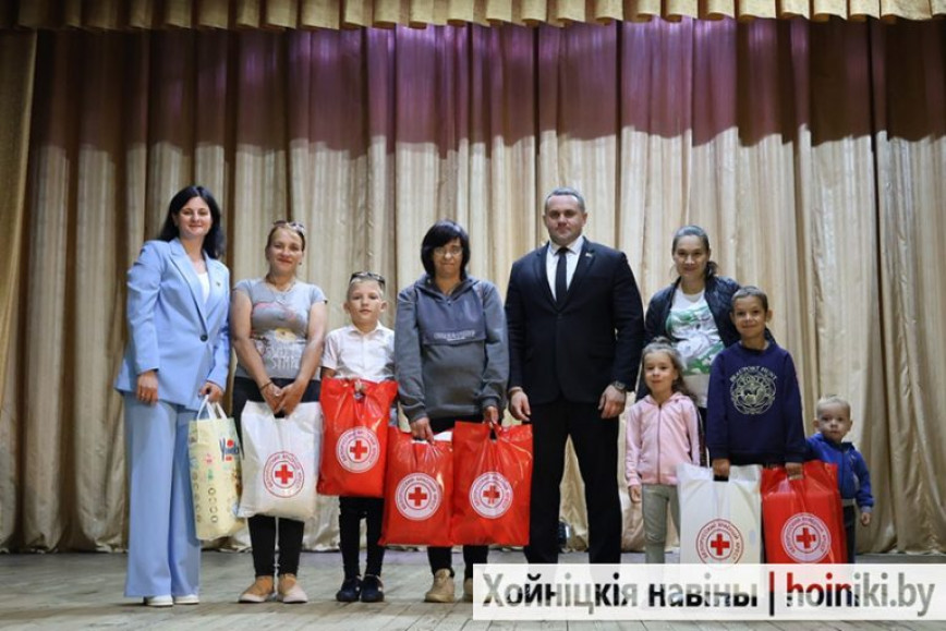 В Хойниках оказали помощь семьям, которые оказались в трудной жизненной ситуации