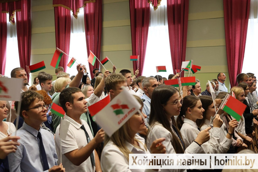 Давайте ценить то, что нас объединяет! В Хойниках состоялся масштабный гражданско-патриотический форум «Наша сила в единстве, традициях, патриотизме!»