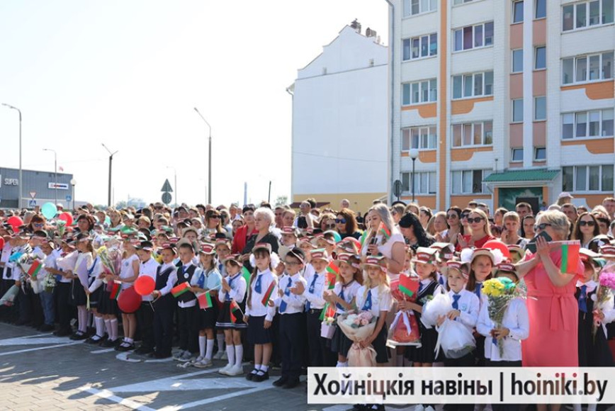 "Объект, о котором мечтали". В Хойниках при гимназии открыли плавательный бассейн