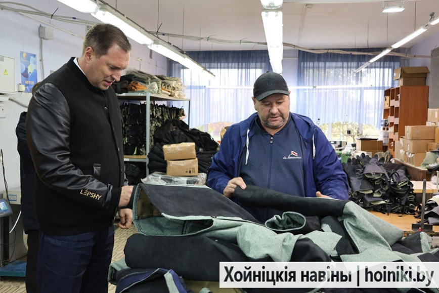 Сямейныя каштоўнасці-падмурак будучыні: адзіны дзень інфармавання прайшоў на Хойніцкім прадпрыемстве ТАА "Спецславія" з удзелам начальніка ўпраўлення спорту і турызму аблвыканкама Паўла Старасвецкага