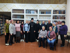 Пад крылом веры. У гарадской бібліятэцы з удзелам аматарскага аб'яднання "Крыніца" прайшла душэўная гутарка са святаром Свята-Пакроўскага жаночага манастыра айцом Аляксандрам