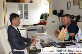 Акцэнт на перспектыву. Старшыня райвыканкама Дзмітрый Шпігановіч сёння сустрэўся з дырэктарам ТАА "Спецславія" Дзмітрыем Барысенкам
