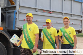 Хлебаробы Хойніцкага раёна працягваюць пакараць тысячныя вяршыні