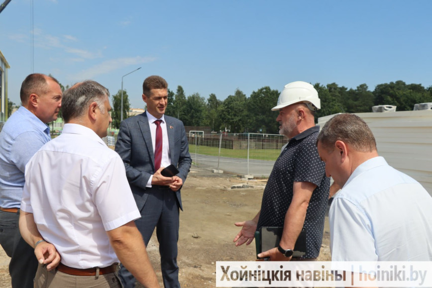 Пытанне ходу будаўніцтва басейна знаходзіцца на пастаянным кантролі старшыні райвыканкама Дзмітрыя Шпігановіча